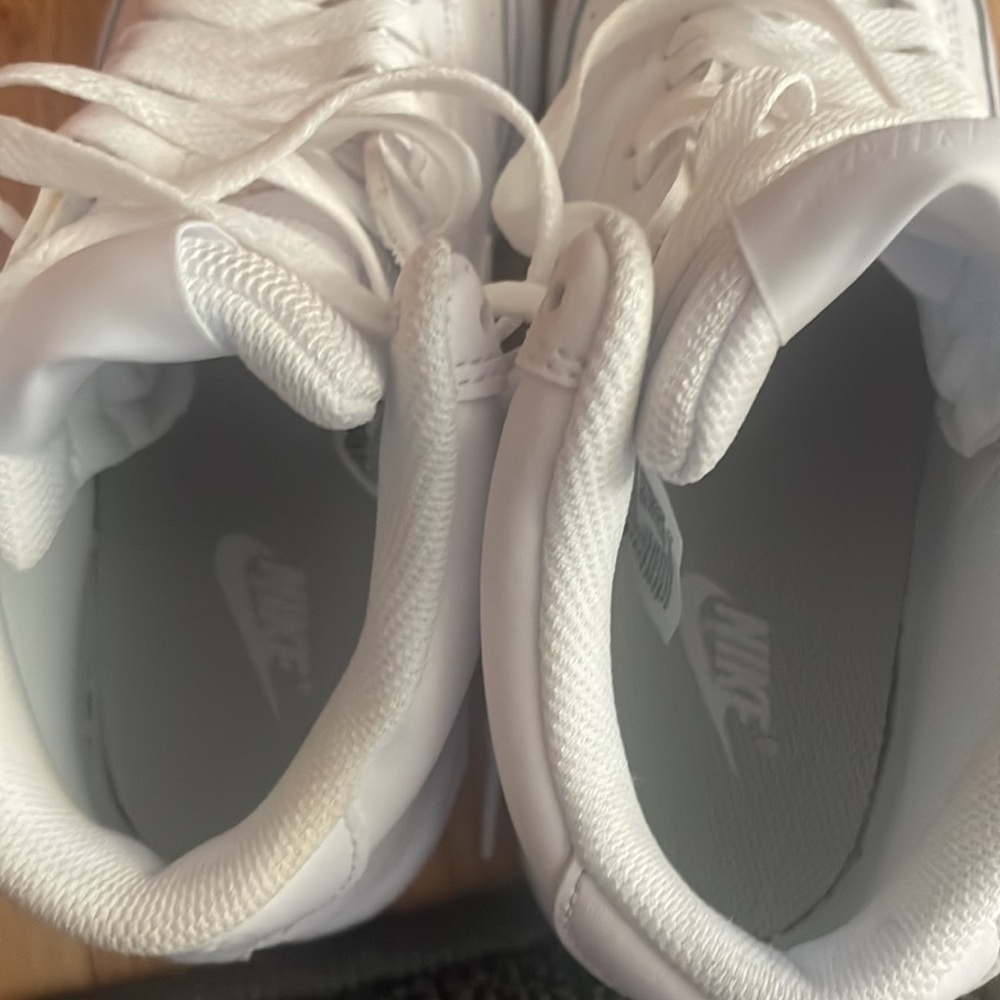 NWOT Nike women’s court shoes vision MID - Picture 4 of 7